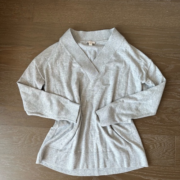 GAP Sweaters - GAP Light Gray V-Neck Pullover